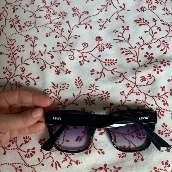 Levi’s Black Square frame sunglasses - Picture 4 of 5